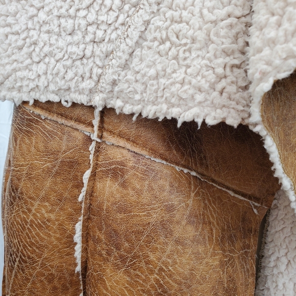 Faux Leather and Sheep Vest - Picture 3 of 4